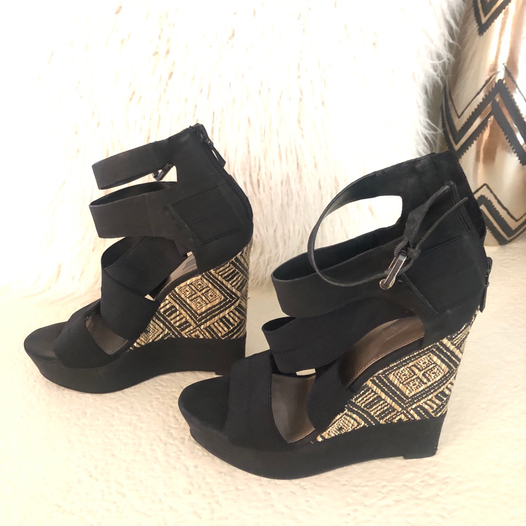 Rachel Roy Black & Beige Wedges
